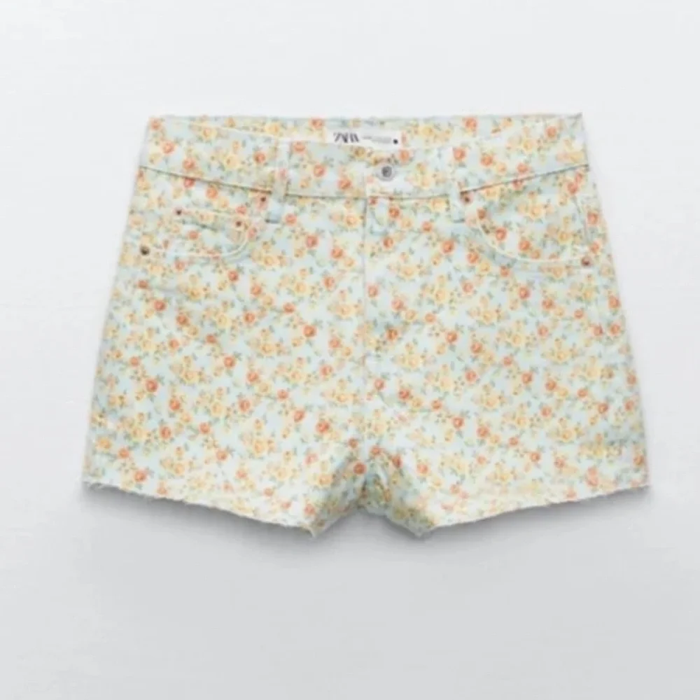 ZARA Floral Denim Shorts High Rise Raw Hem Blue Orange Roses Size 4